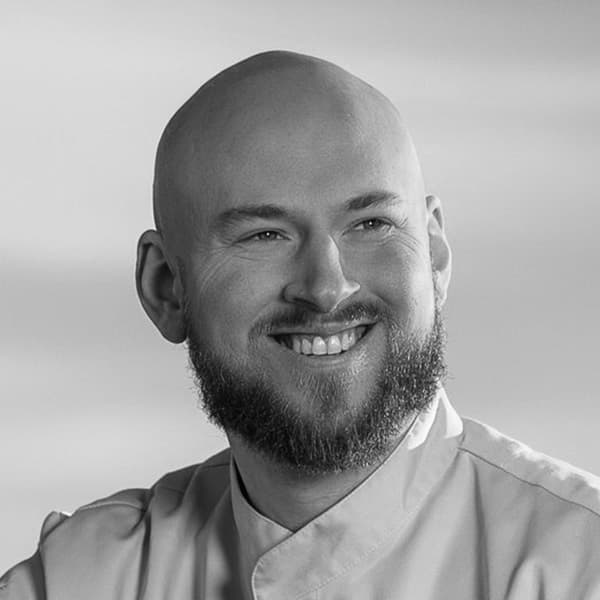 Headshot of Chef Simon Davies